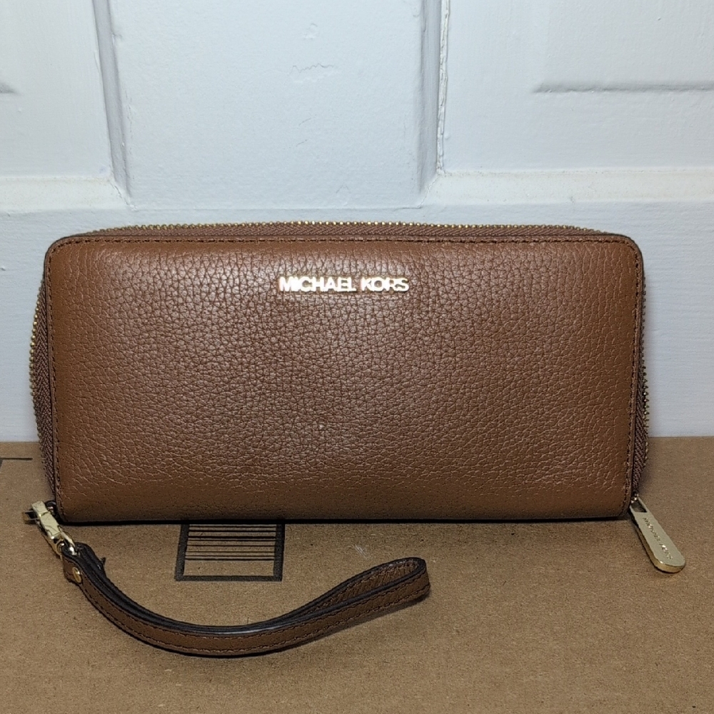 Michael Kors Brown Leather Wallet with Gold-Tone Accents - Picture 1 of 4